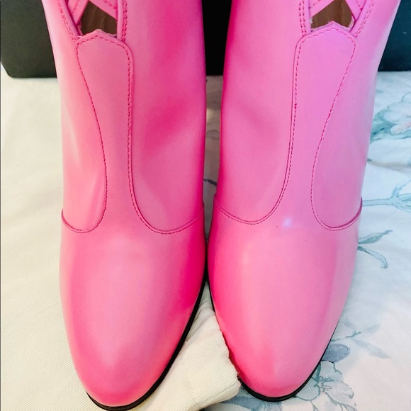 Gucci Boots. New without Tags. Comes with box, and dust bag. - Picture 5 of 6